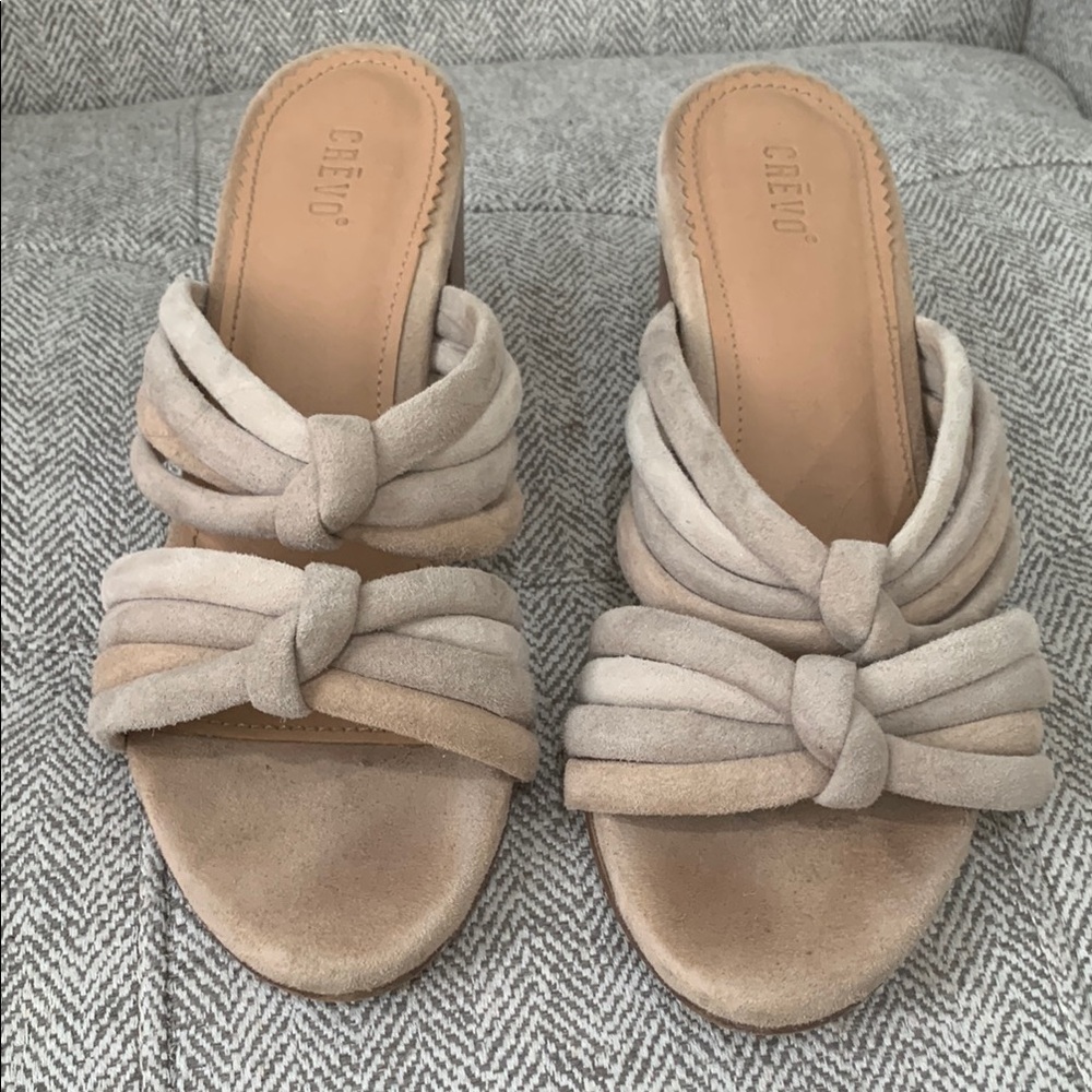 Crevo Women's Tan Knotted Slide Sandals